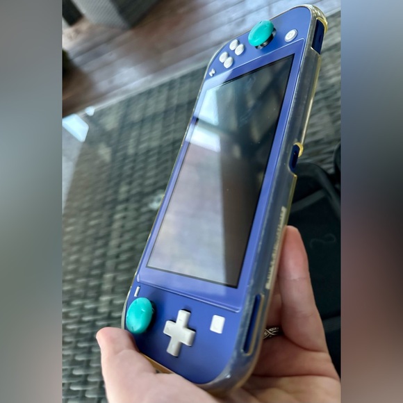 Nintendo Switch Lite - Picture 3 of 9